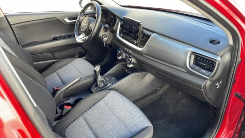 Kia Stonic   1.0 T-GDi MHEV Concept 100