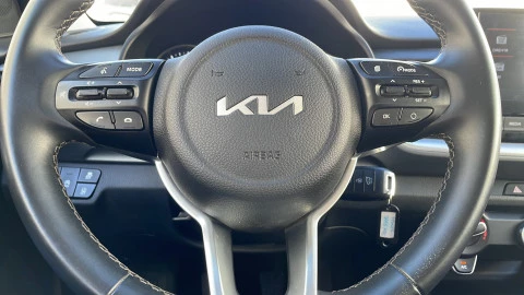 Kia Stonic   1.0 T-GDi MHEV Concept 100