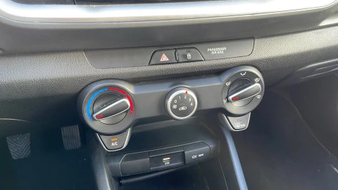Kia Stonic   1.0 T-GDi MHEV Concept 100