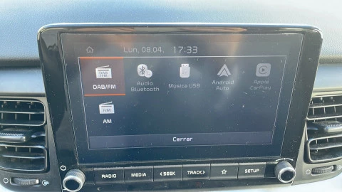 Kia Stonic   1.0 T-GDi MHEV Concept 100