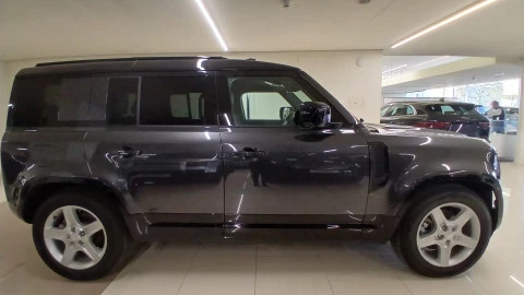 Land Rover Defender 3.0D I6 250 X-Dyn SE 110 AT 4WD MHEV