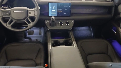 Land Rover Defender 3.0D I6 250 X-Dyn SE 110 AT 4WD MHEV