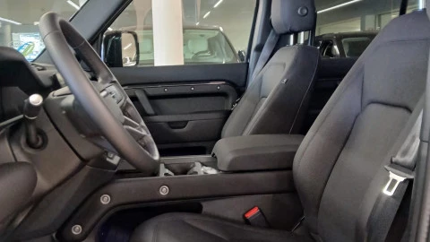 Land Rover Defender 3.0D I6 250 X-Dyn SE 110 AT 4WD MHEV