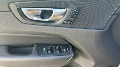 Volvo XC60 2.0 T6 AWD Recharge Plus Dark Auto