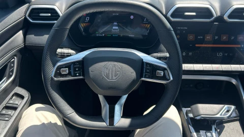 MG ZS Hybrid+ Luxury