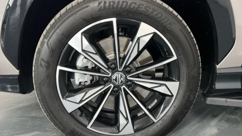 MG HS 1.5T MANUAL LUXURY