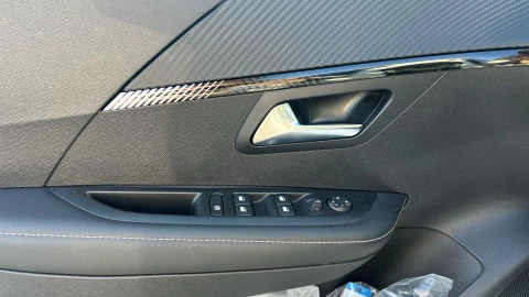 Peugeot 208 Allure Gasolina 100 S&S 6 Vel. MAN