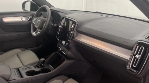 Volvo XC40 B3 G Core Auto 120 kW (163 CV)