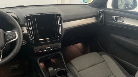 Volvo XC40 B3 G Core Auto 120 kW (163 CV)