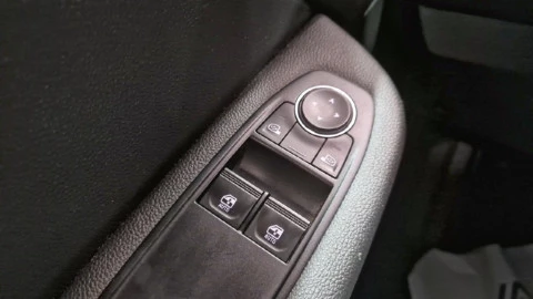 Renault Clio Authentic SCe 49 kW (67CV)