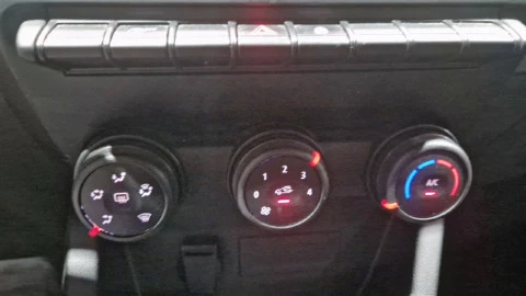 Renault Clio Authentic SCe 49 kW (67CV)