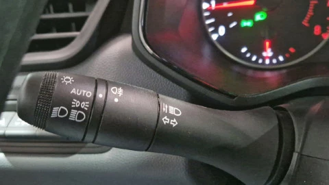 Renault Clio Authentic SCe 49 kW (67CV)