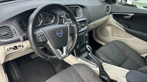 Volvo V40 Cross Country 1.6 D2 Momentum Auto