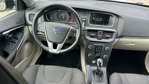 Volvo V40 Cross Country 1.6 D2 Momentum Auto