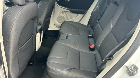 Volvo V40 Cross Country 1.6 D2 Momentum Auto