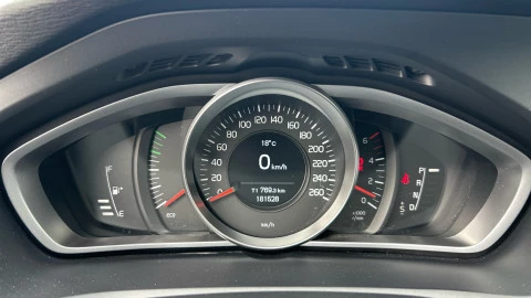 Volvo V40 Cross Country 1.6 D2 Momentum Auto