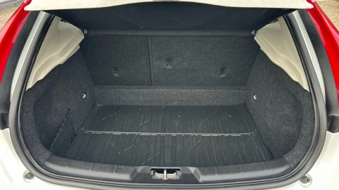 Volvo V40 Cross Country 1.6 D2 Momentum Auto