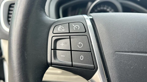 Volvo V40 Cross Country 1.6 D2 Momentum Auto