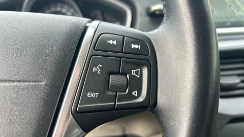 Volvo V40 Cross Country 1.6 D2 Momentum Auto