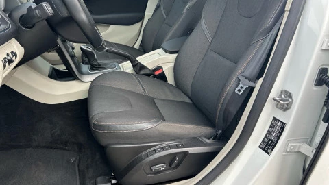Volvo V40 Cross Country 1.6 D2 Momentum Auto