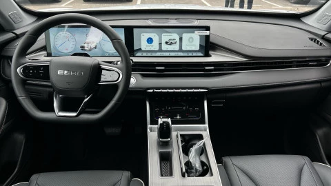 EBRO S400 1.5 DHE HEV Excellence CVT