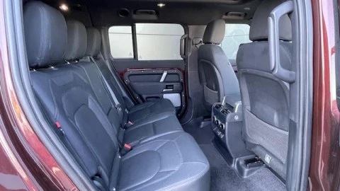 Land Rover Defender 3.0D I6 250 X-Dynamic SE 130 AT 4WD MHEV