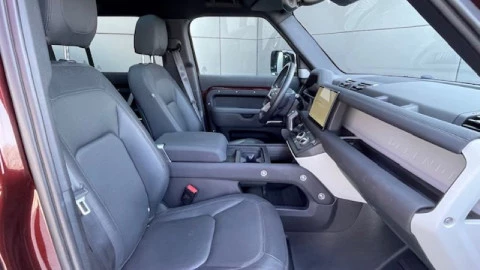 Land Rover Defender 3.0D I6 250 X-Dynamic SE 130 AT 4WD MHEV