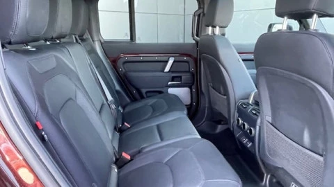 Land Rover Defender 3.0D I6 250 X-Dynamic SE 130 AT 4WD MHEV