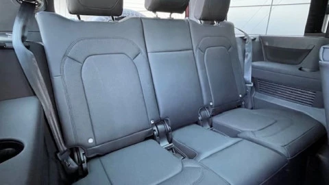 Land Rover Defender 3.0D I6 250 X-Dynamic SE 130 AT 4WD MHEV