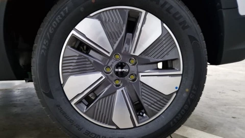 EBRO S400 1.5 DHE HEV Excellence CVT