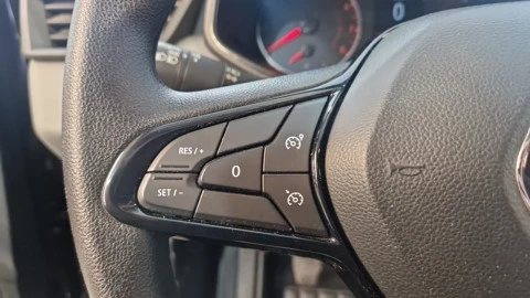 Renault Clio Authentic SCe 49 kW (67CV)