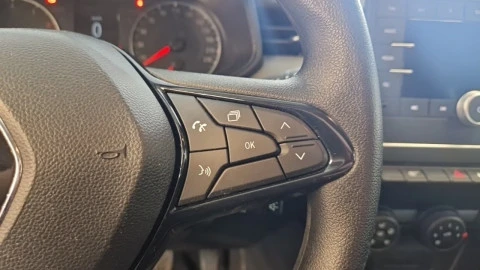 Renault Clio Authentic SCe 49 kW (67CV)