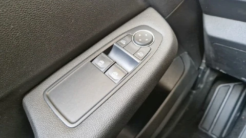 Renault Clio Authentic SCe 49 kW (67CV)