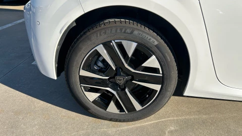 Peugeot 208 Allure HYBRID 100 eDCS6