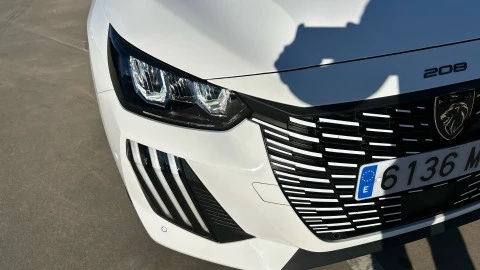 Peugeot 208 Allure HYBRID 100 eDCS6