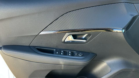 Peugeot 208 Allure HYBRID 100 eDCS6