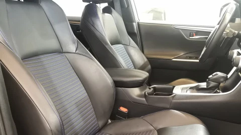 Toyota Rav4 2.5l 220H Feel!