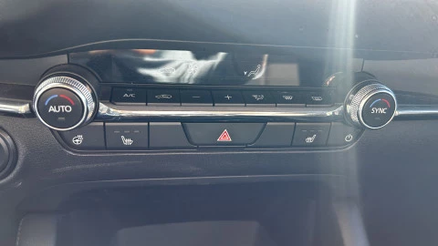 Mazda3 2.5L E-SKY G MHEV 103kW Centre-line