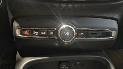 Volvo XC40 2.0 B3 G Core Auto
