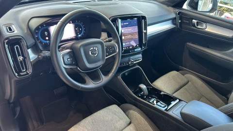 Volvo XC40 2.0 B3 G Plus Dark Auto
