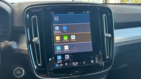 Volvo XC40 2.0 B3 G Plus Dark Auto