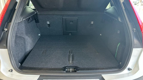 Volvo XC40 2.0 B3 G Plus Dark Auto