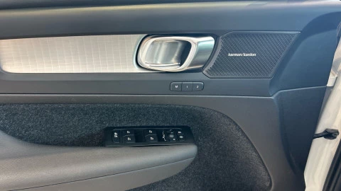 Volvo XC40 2.0 B3 G Plus Dark Auto
