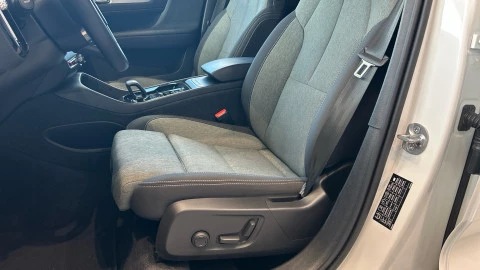 Volvo XC40 2.0 B3 G Plus Dark Auto