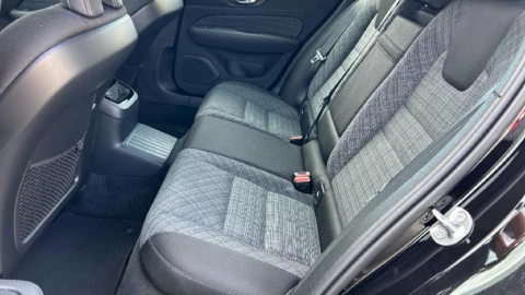 Volvo V60 2.0 T6 AWD Recharge Core Auto