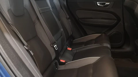 Volvo XC60 2.0 D4 R-Design Auto