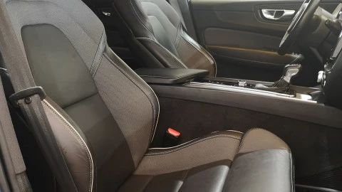 Volvo XC60 2.0 D4 R-Design Auto