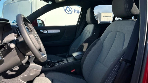 Volvo XC40 2.0 B3 G Momentum Core Auto