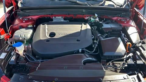 Volvo XC40 2.0 B3 G Momentum Core Auto