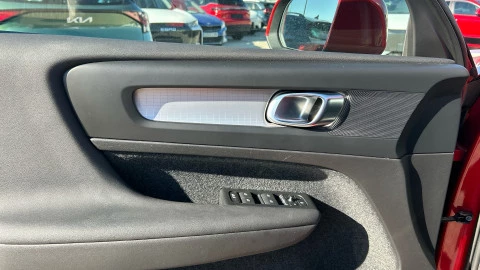 Volvo XC40 2.0 B3 G Momentum Core Auto